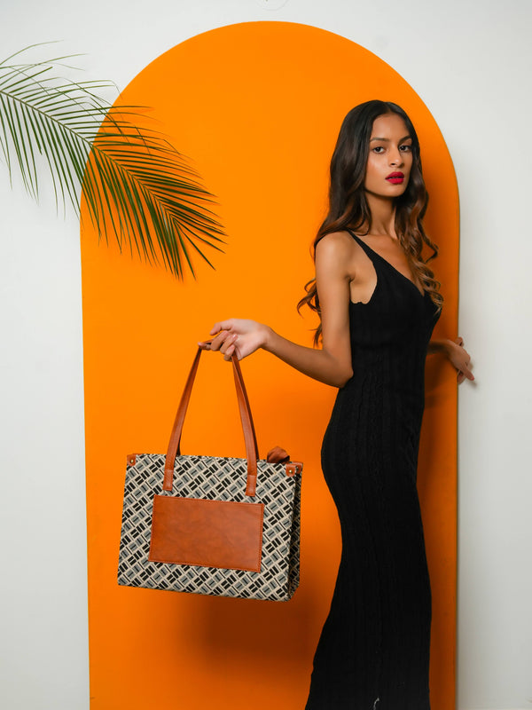 Tote Poise