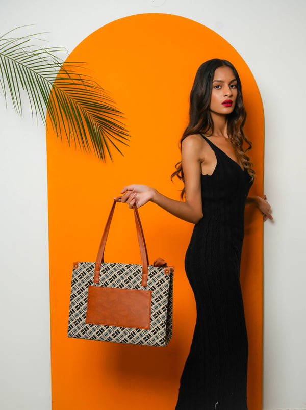 Tote Poise