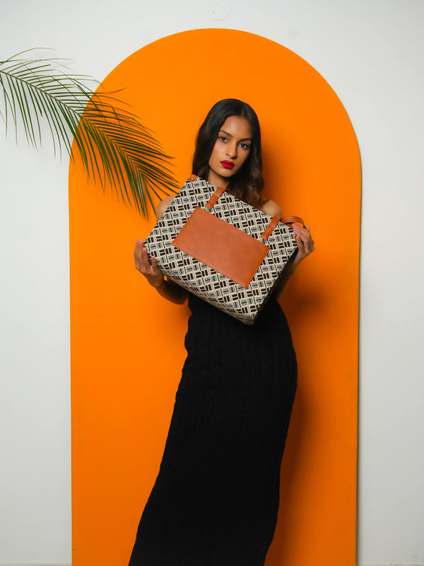 Tote Poise