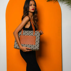 Tote Poise