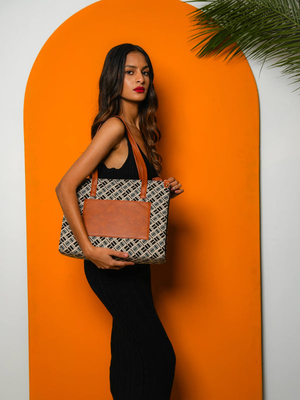 Tote Poise